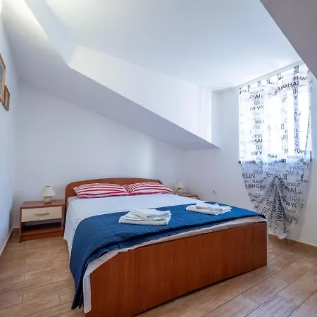 Apartment Nazorova Baška